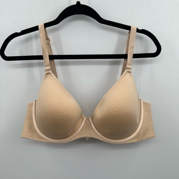 BARELY THERE tan underwire woman’s bra. 40C - Picture 1 of 10